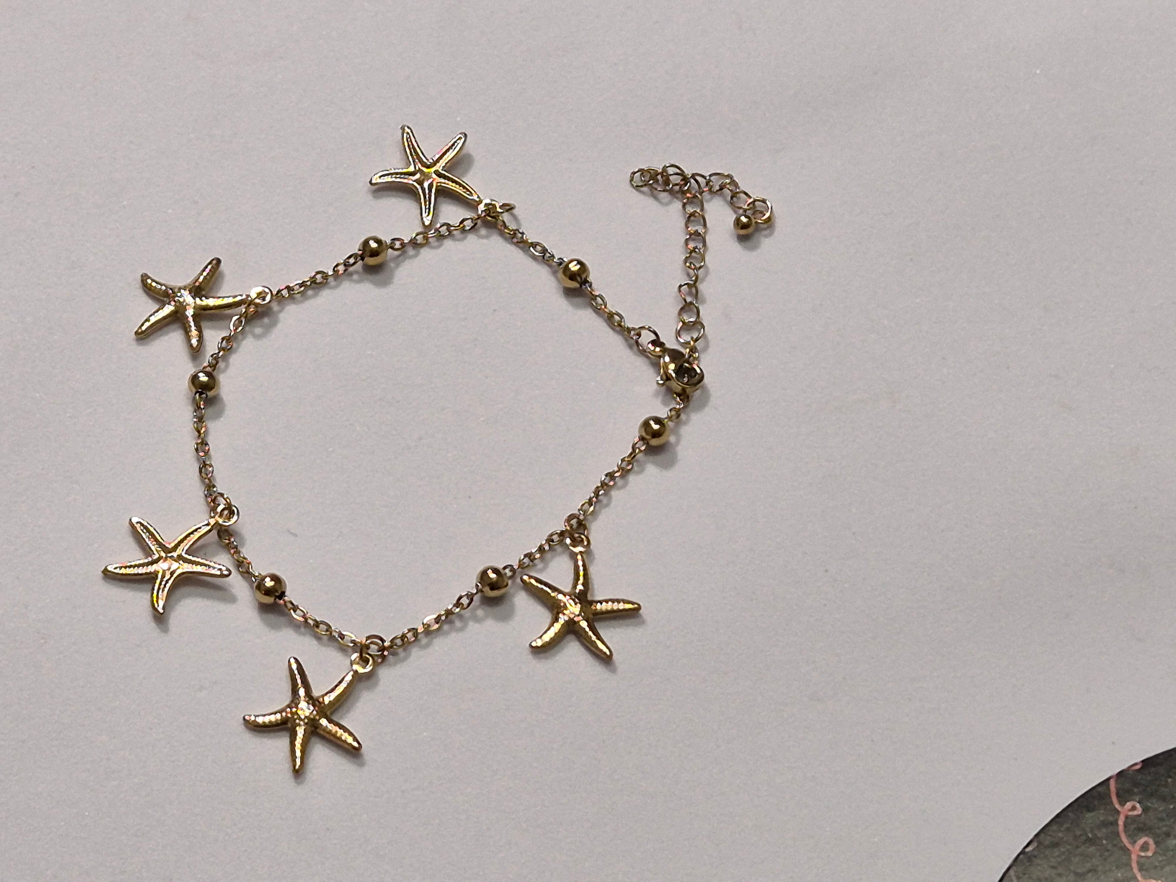 ANTI TARNISH BRACELET WIRH SMALL STARFISH CHARMS