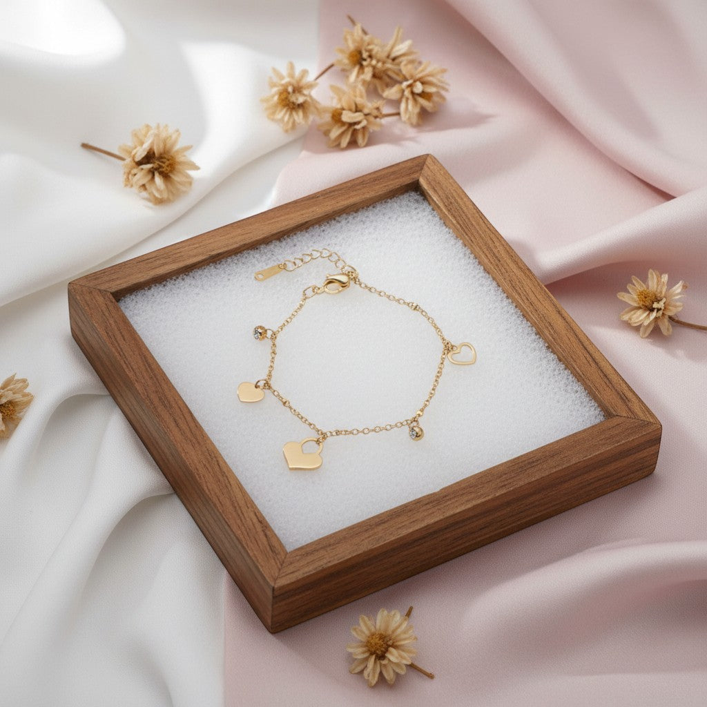 Hira chain bracelet with mini heart