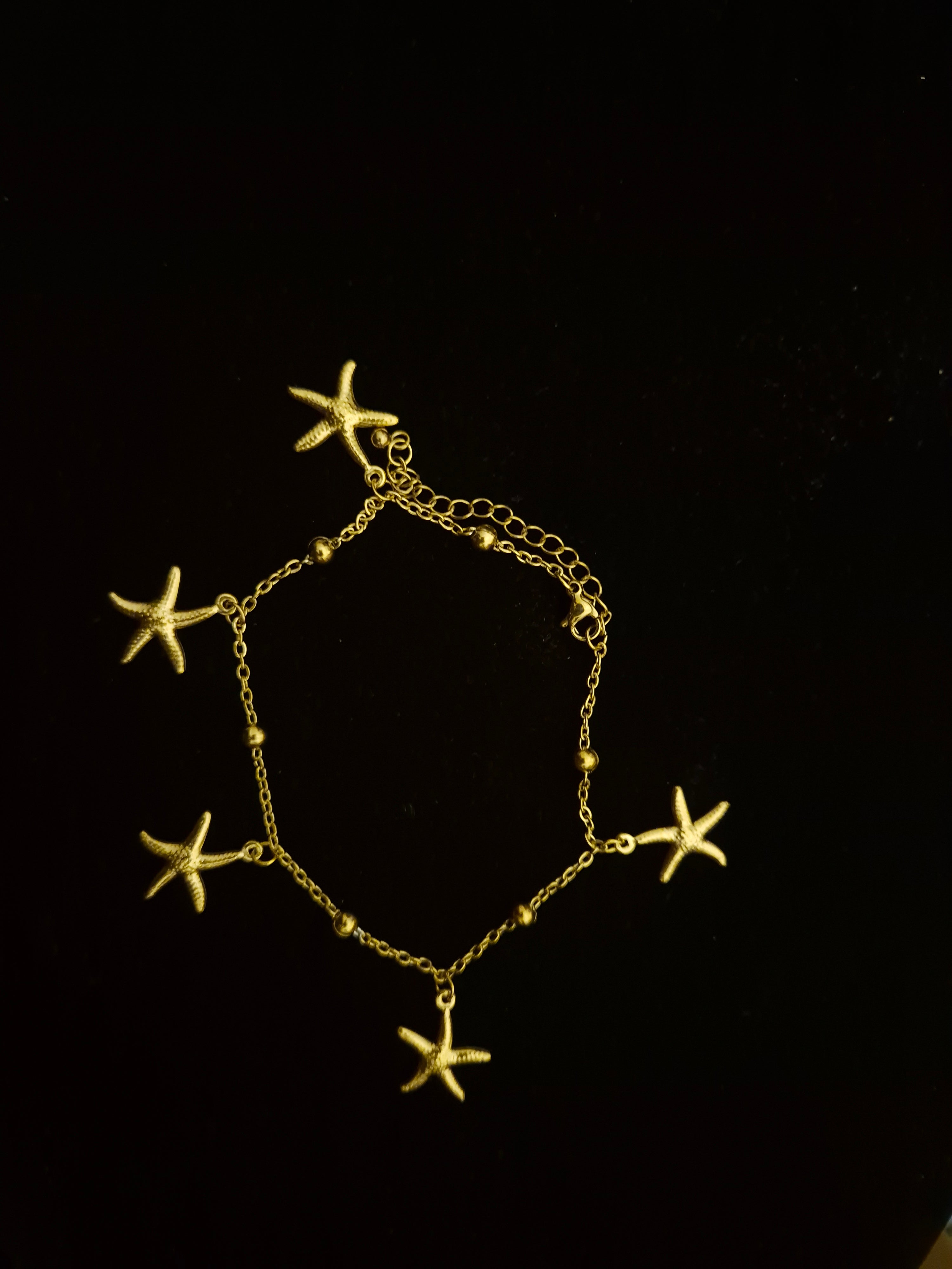 ANTI TARNISH BRACELET WIRH SMALL STARFISH CHARMS