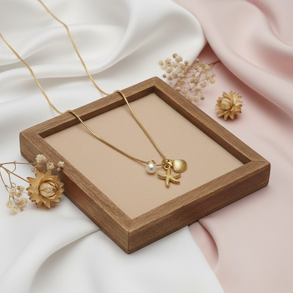 Nira short chain with sea charms